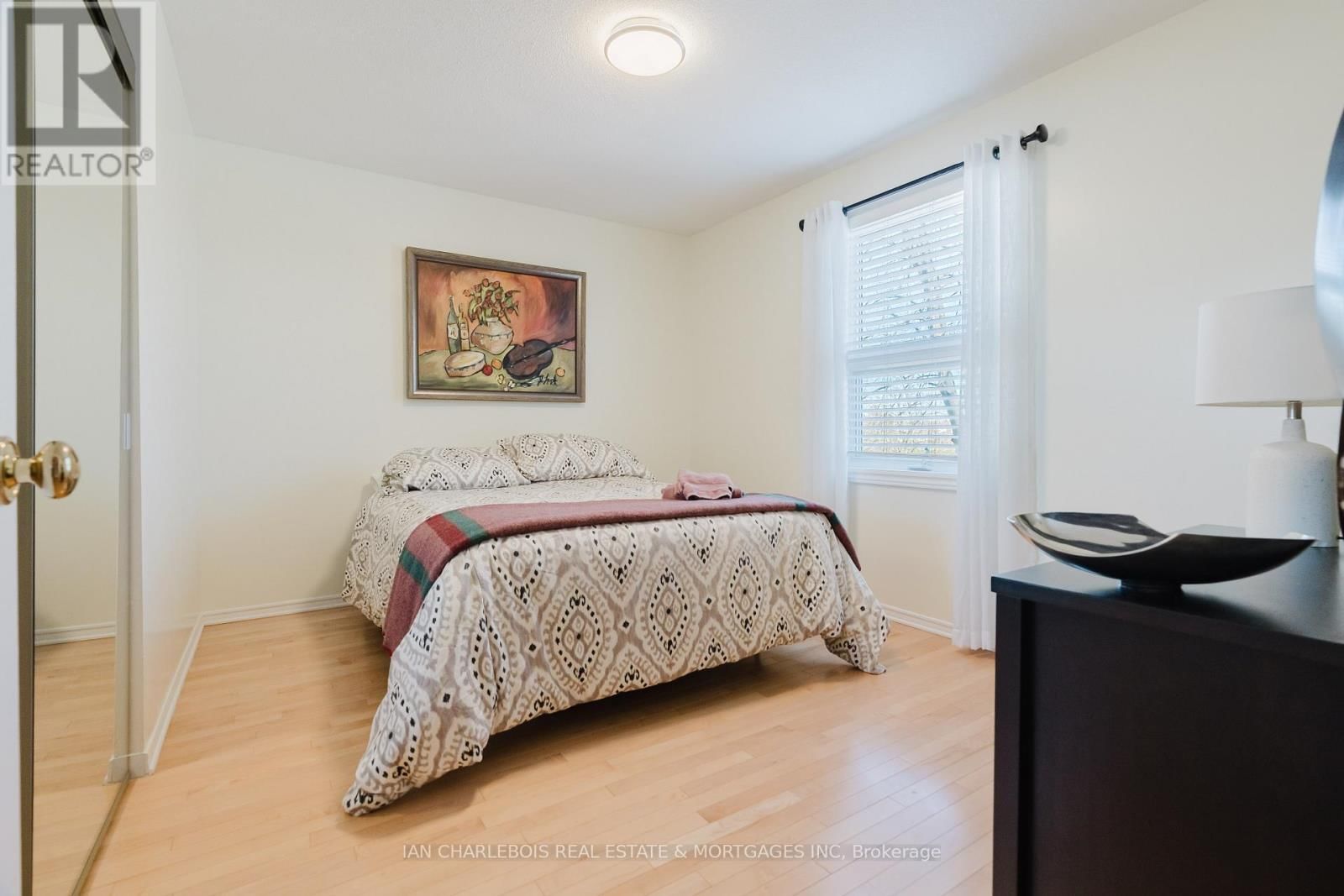 583 APOLLO WAY Image 33