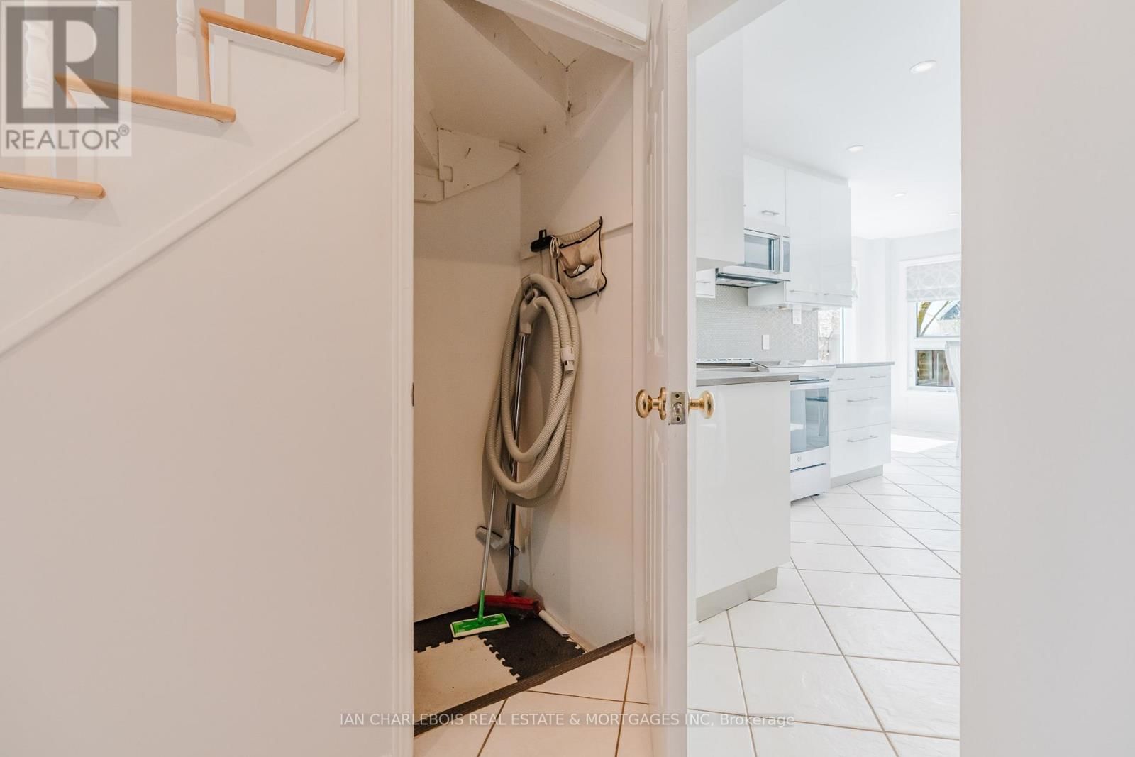 583 APOLLO WAY Image 36