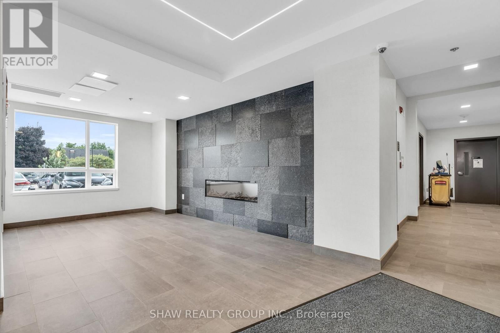 601 - 247 NORTHFIELD DRIVE Image 13