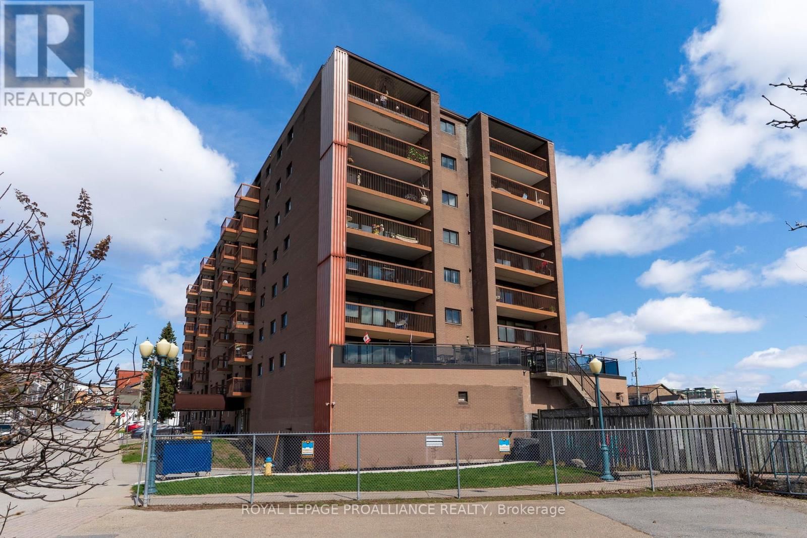 410 - 3 APPLE STREET Image 1