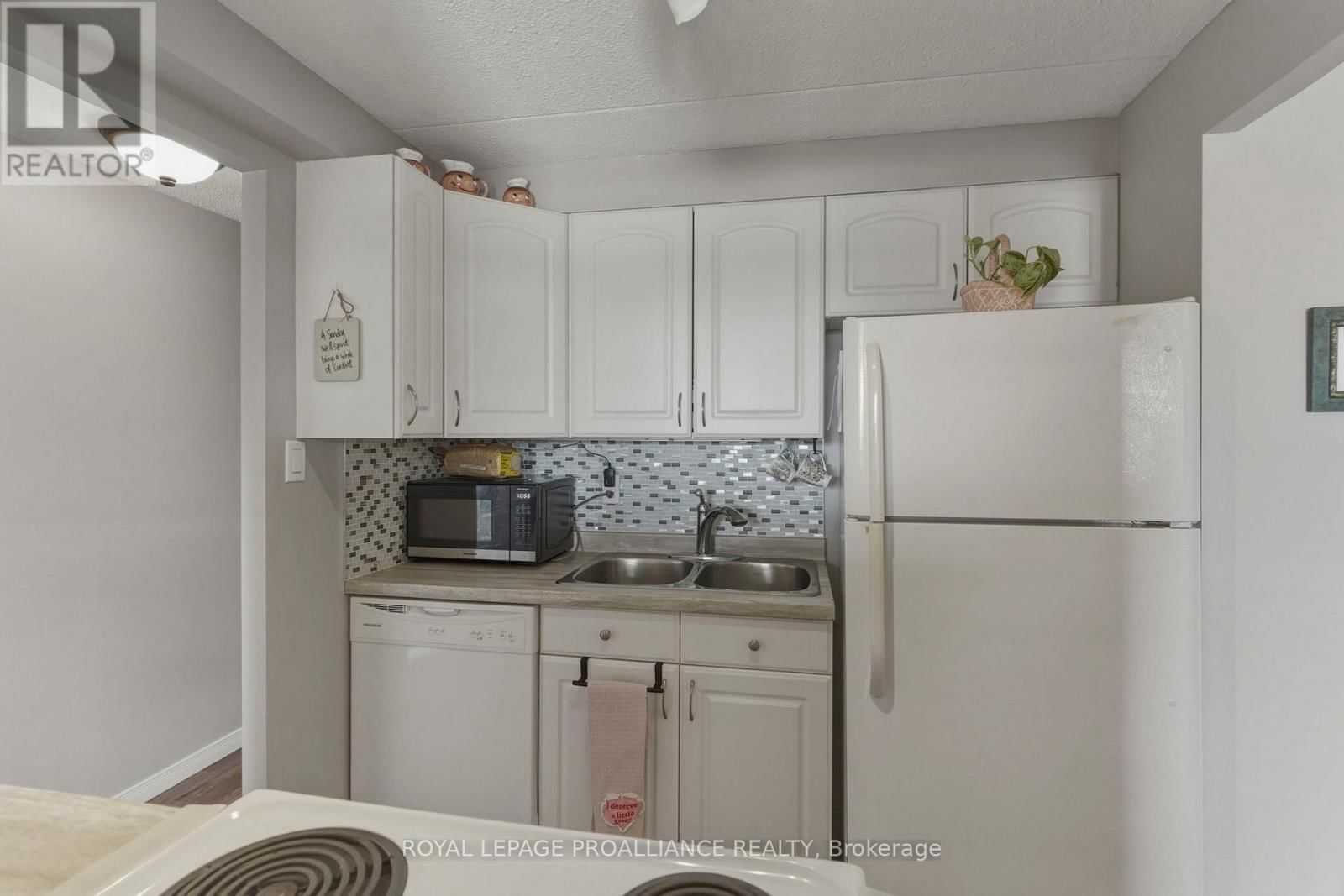 410 - 3 APPLE STREET Image 17