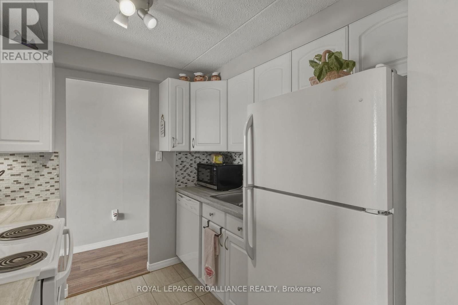 410 - 3 APPLE STREET Image 19