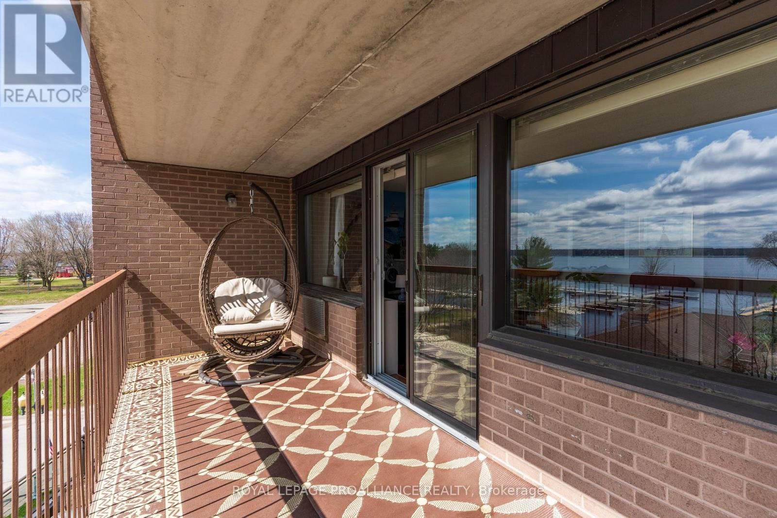 410 - 3 APPLE STREET Image 35