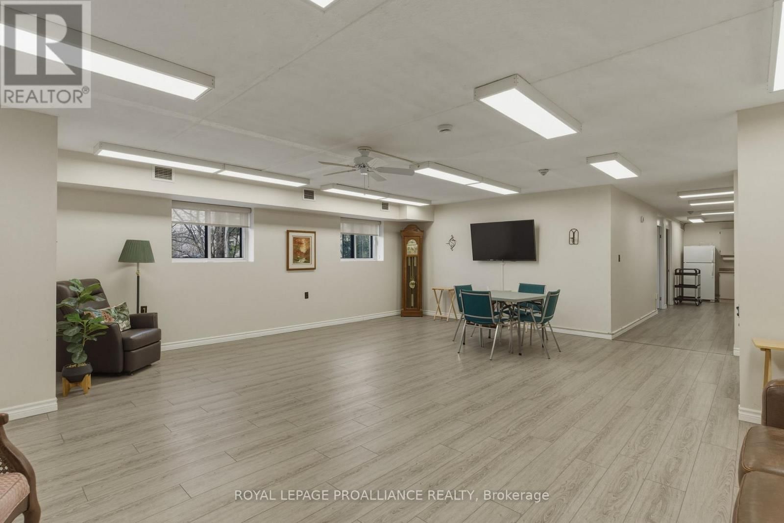 410 - 3 APPLE STREET Image 43