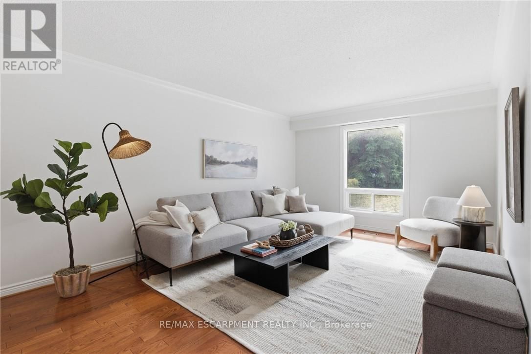 12 SUMNER CRESCENT Image 10