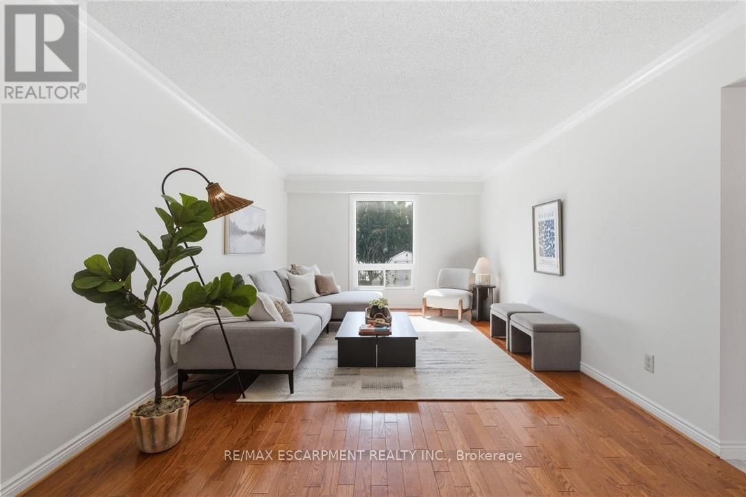 12 SUMNER CRESCENT Image 11