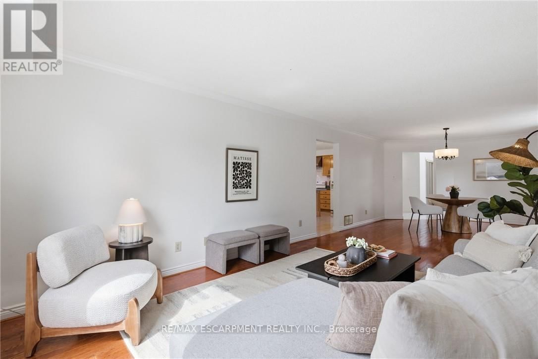 12 SUMNER CRESCENT Image 12