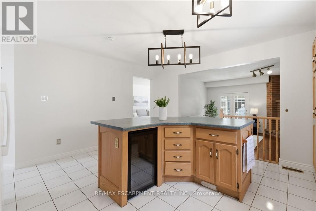 12 SUMNER CRESCENT Image 15