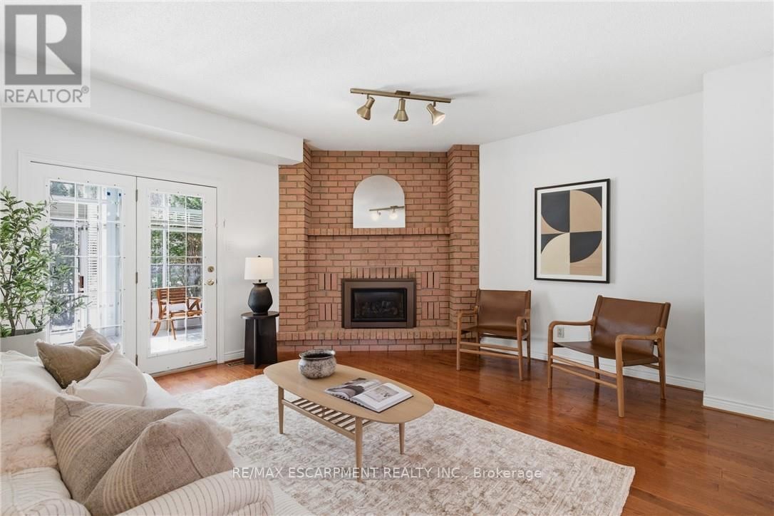 12 SUMNER CRESCENT Image 17