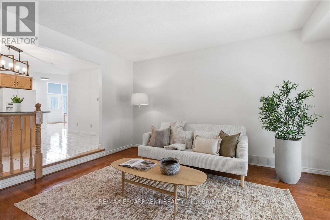 12 SUMNER CRESCENT Image 19