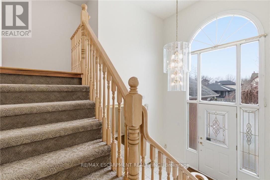 12 SUMNER CRESCENT Image 25