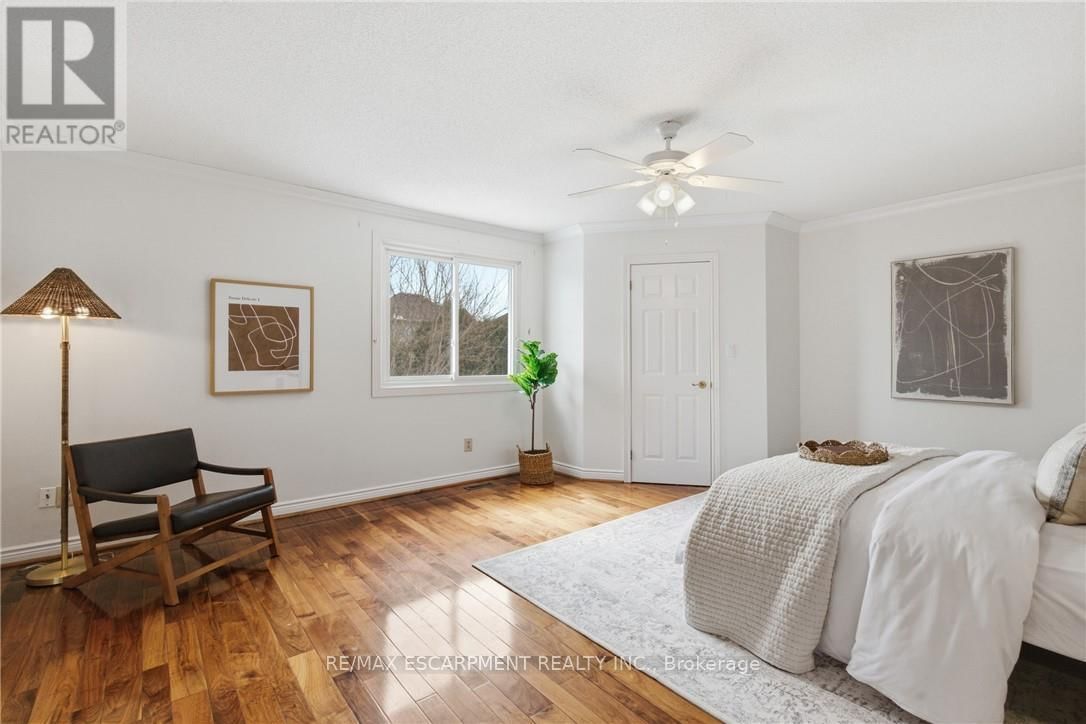 12 SUMNER CRESCENT Image 27