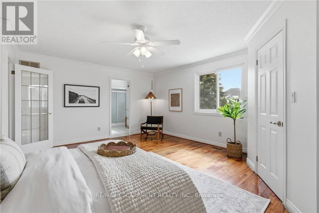 12 SUMNER CRESCENT Image 28