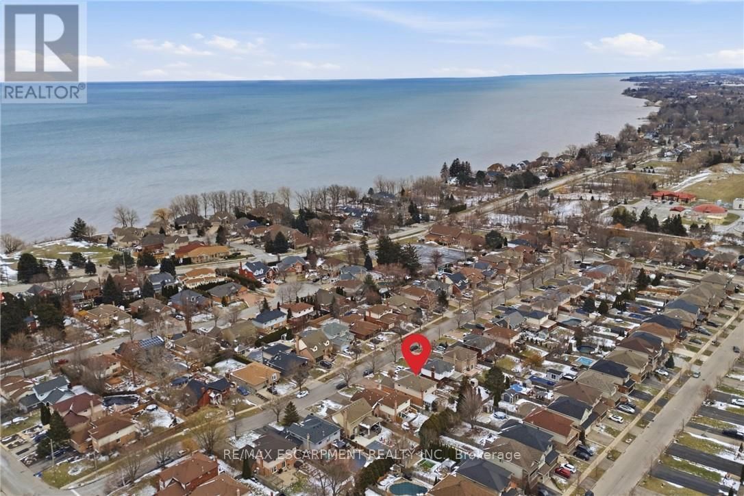 12 SUMNER CRESCENT Image 3