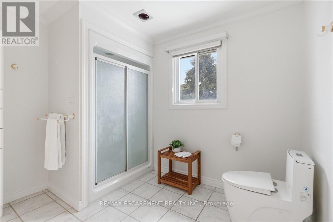 12 SUMNER CRESCENT Image 30