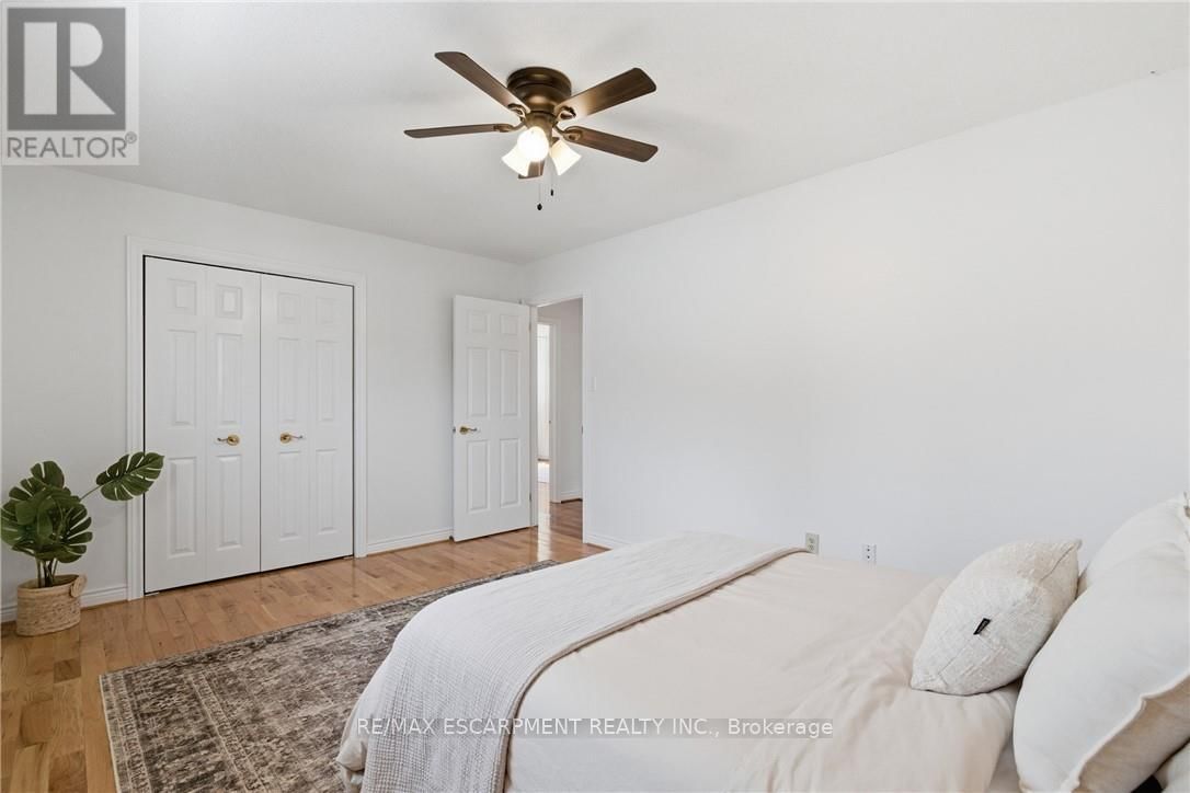 12 SUMNER CRESCENT Image 34