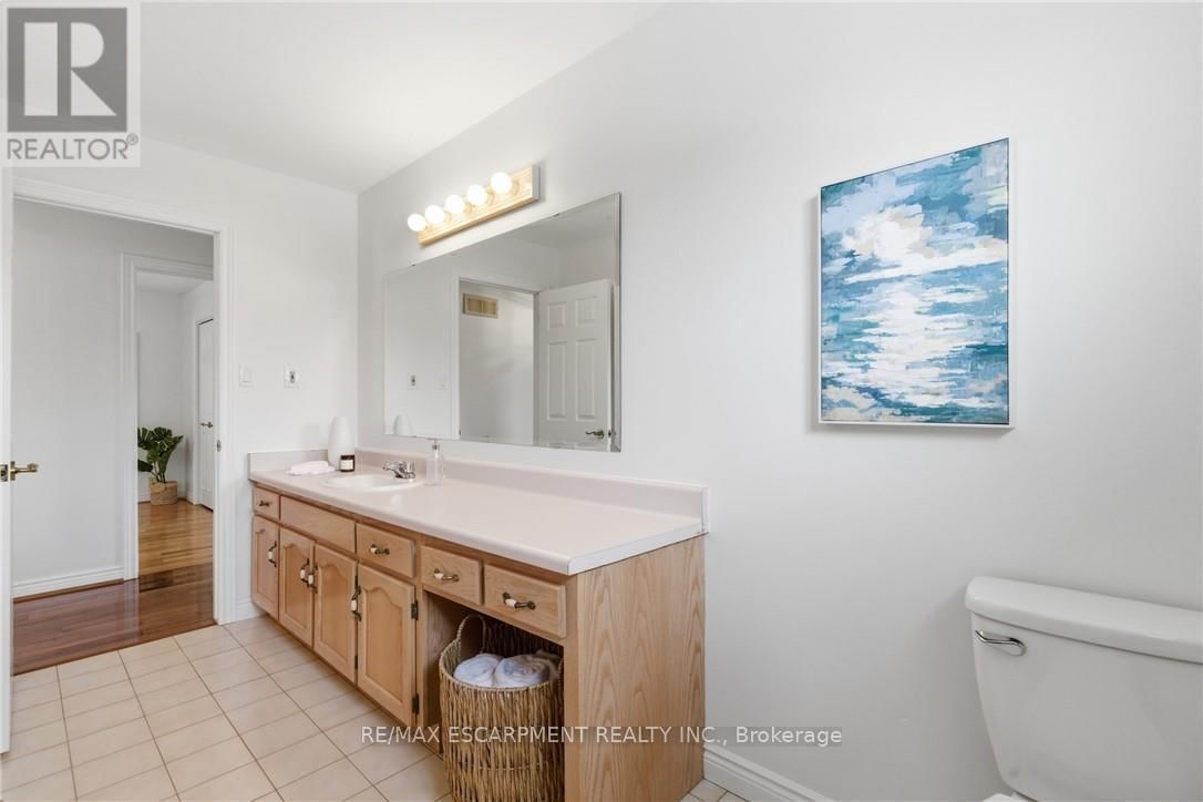 12 SUMNER CRESCENT Image 38