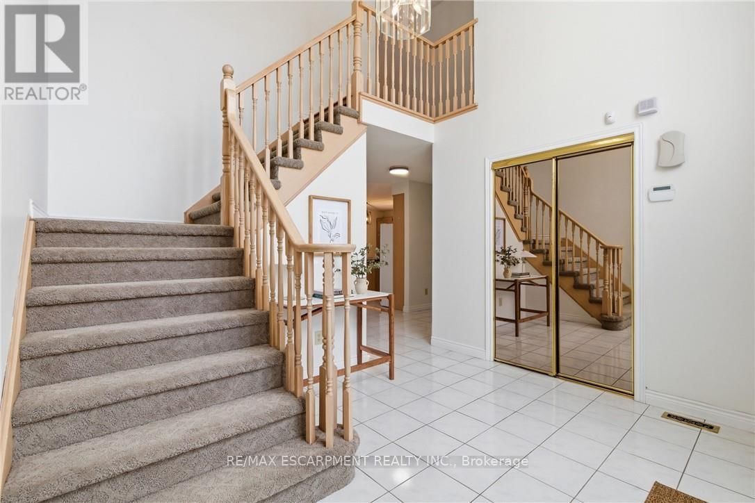 12 SUMNER CRESCENT Image 4