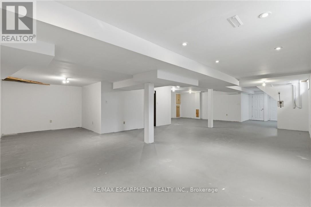 12 SUMNER CRESCENT Image 42