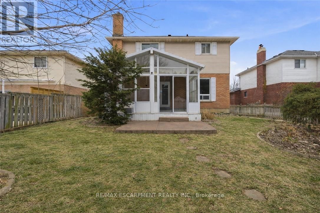 12 SUMNER CRESCENT Image 44