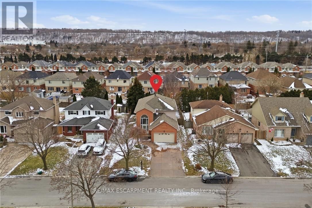 12 SUMNER CRESCENT Image 46