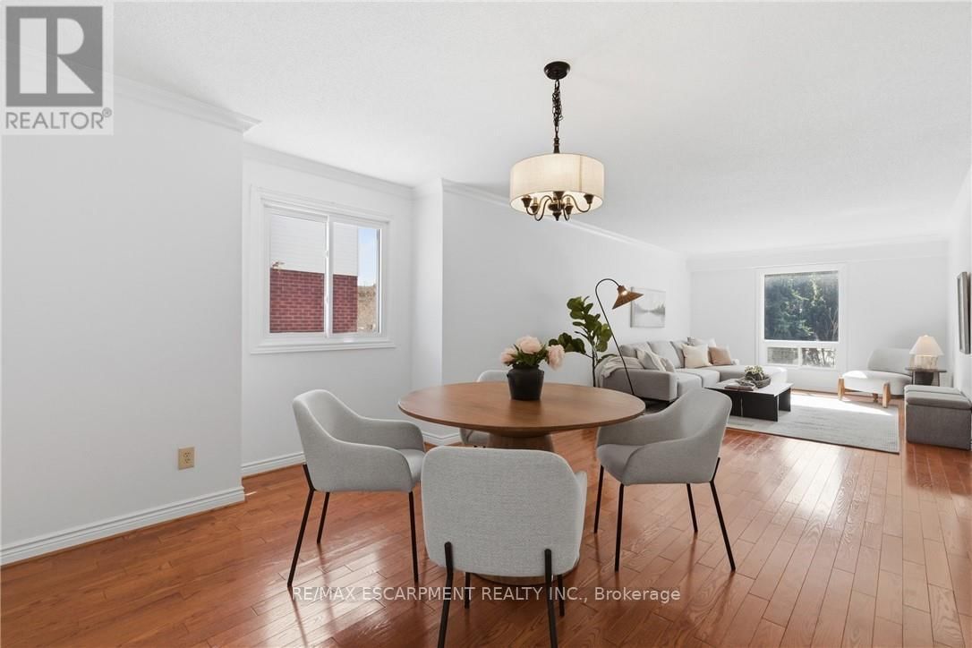 12 SUMNER CRESCENT Image 7