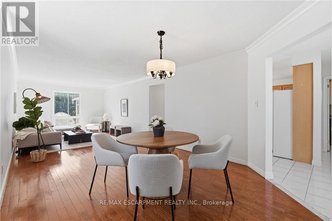 12 SUMNER CRESCENT Image 8