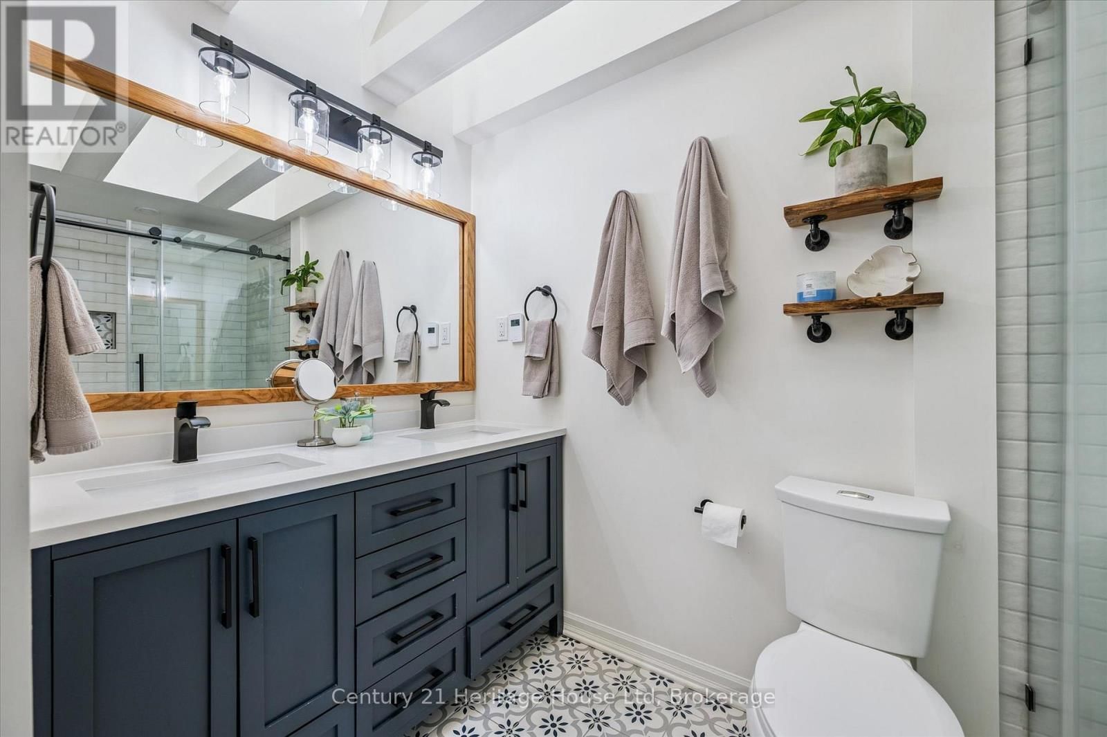 117 WOODBOROUGH ROAD Image 32