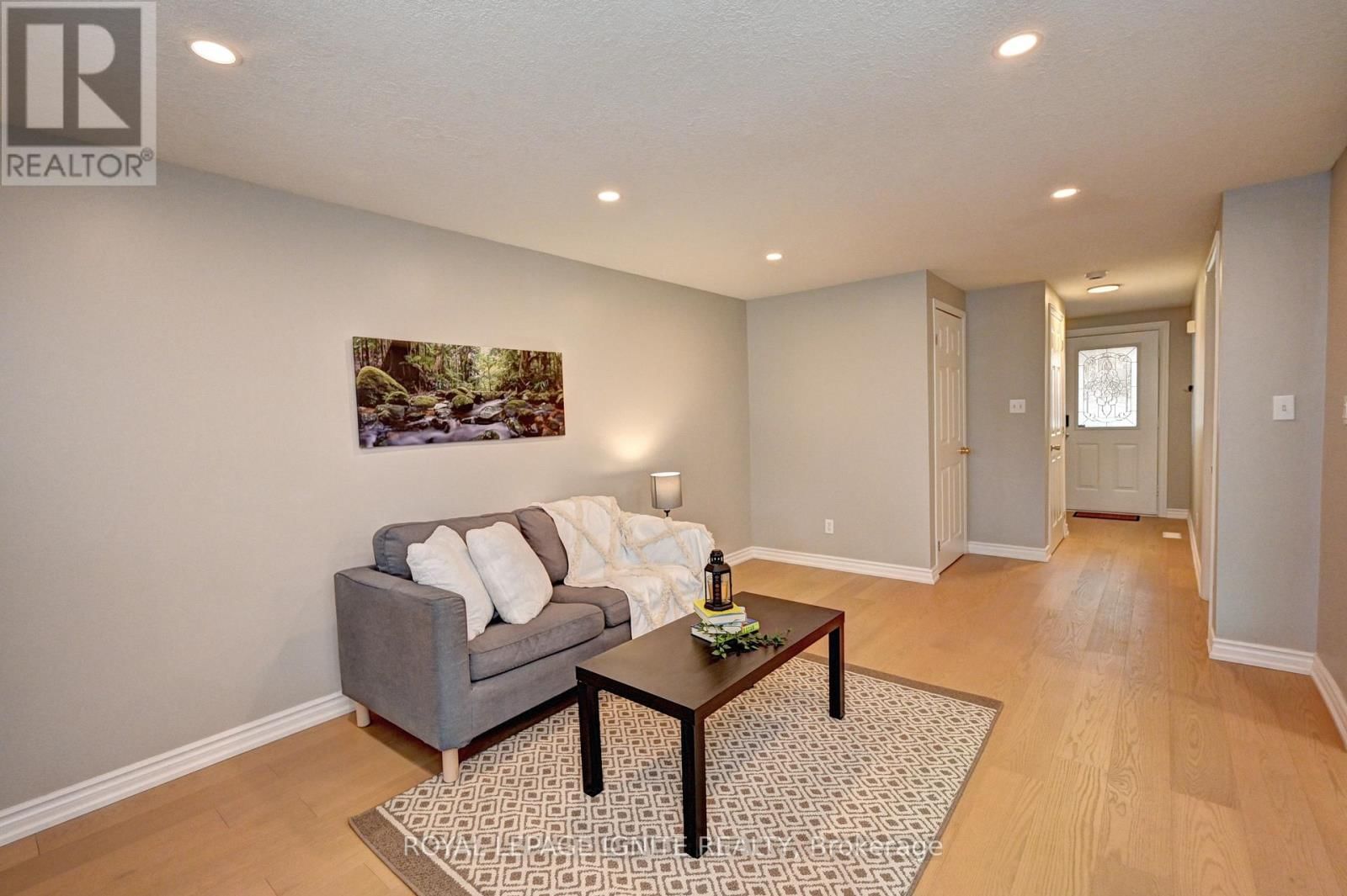 30 BRIDLEWREATH STREET Image 17