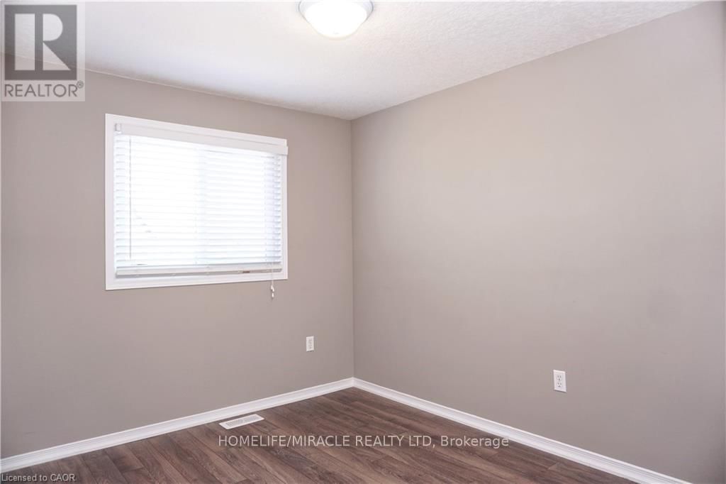 40 MADELEINE STREET Image 20