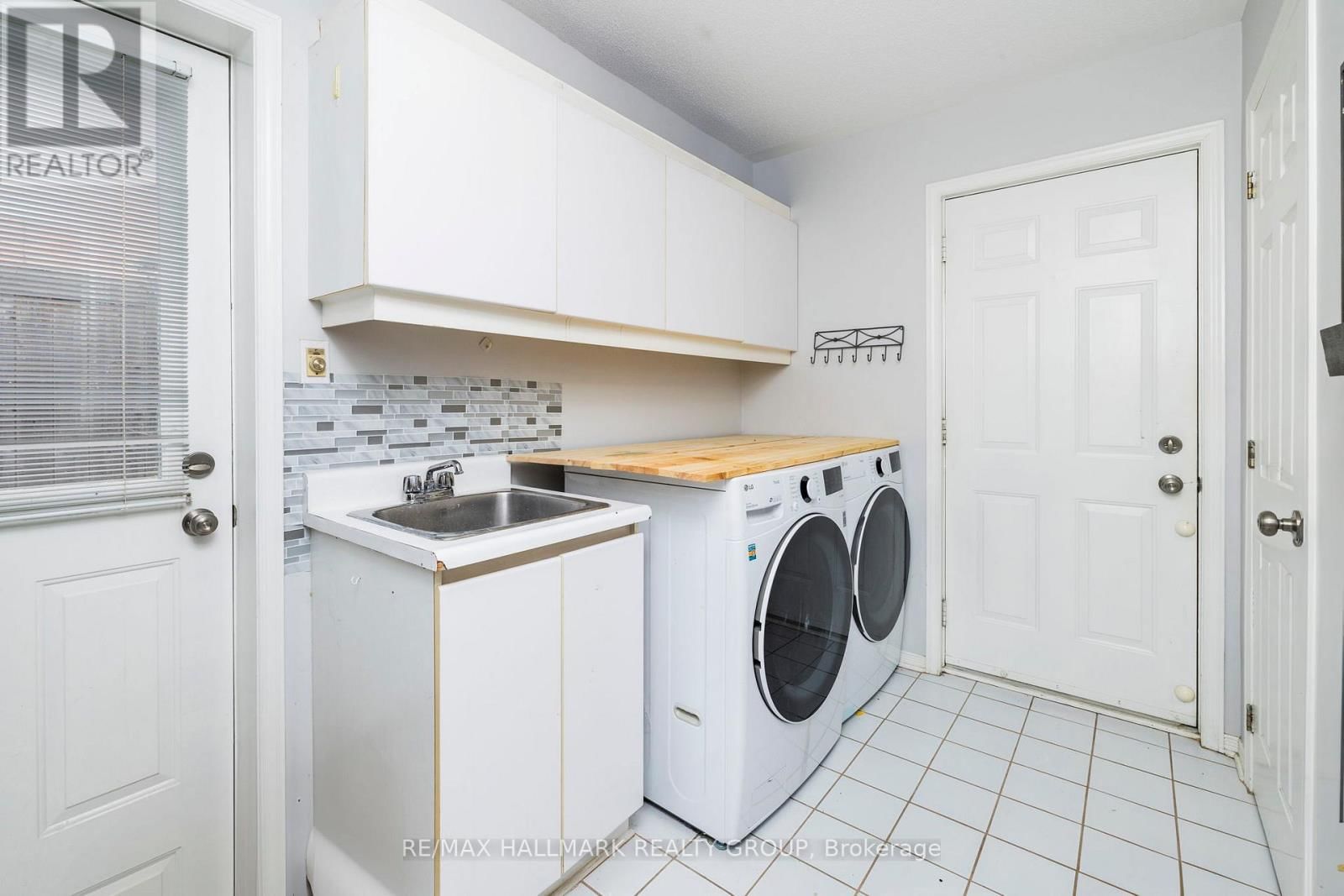 1421 TALCY CRESCENT Image 25