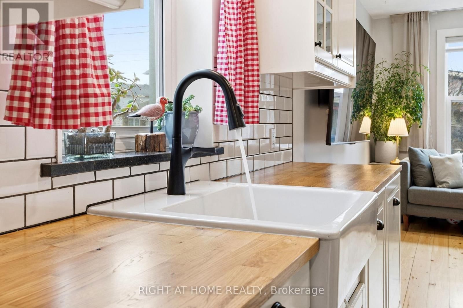 209 MARIER AVENUE Image 7