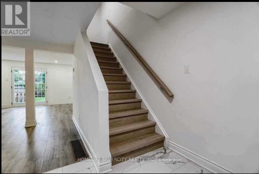 731 ELGIN STREET NORTH Image 7