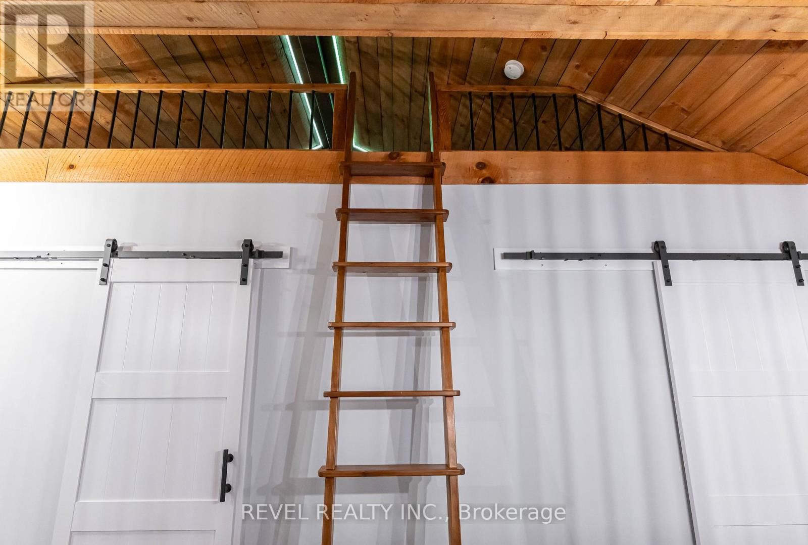 329 MAIN STREET WEST Image 10