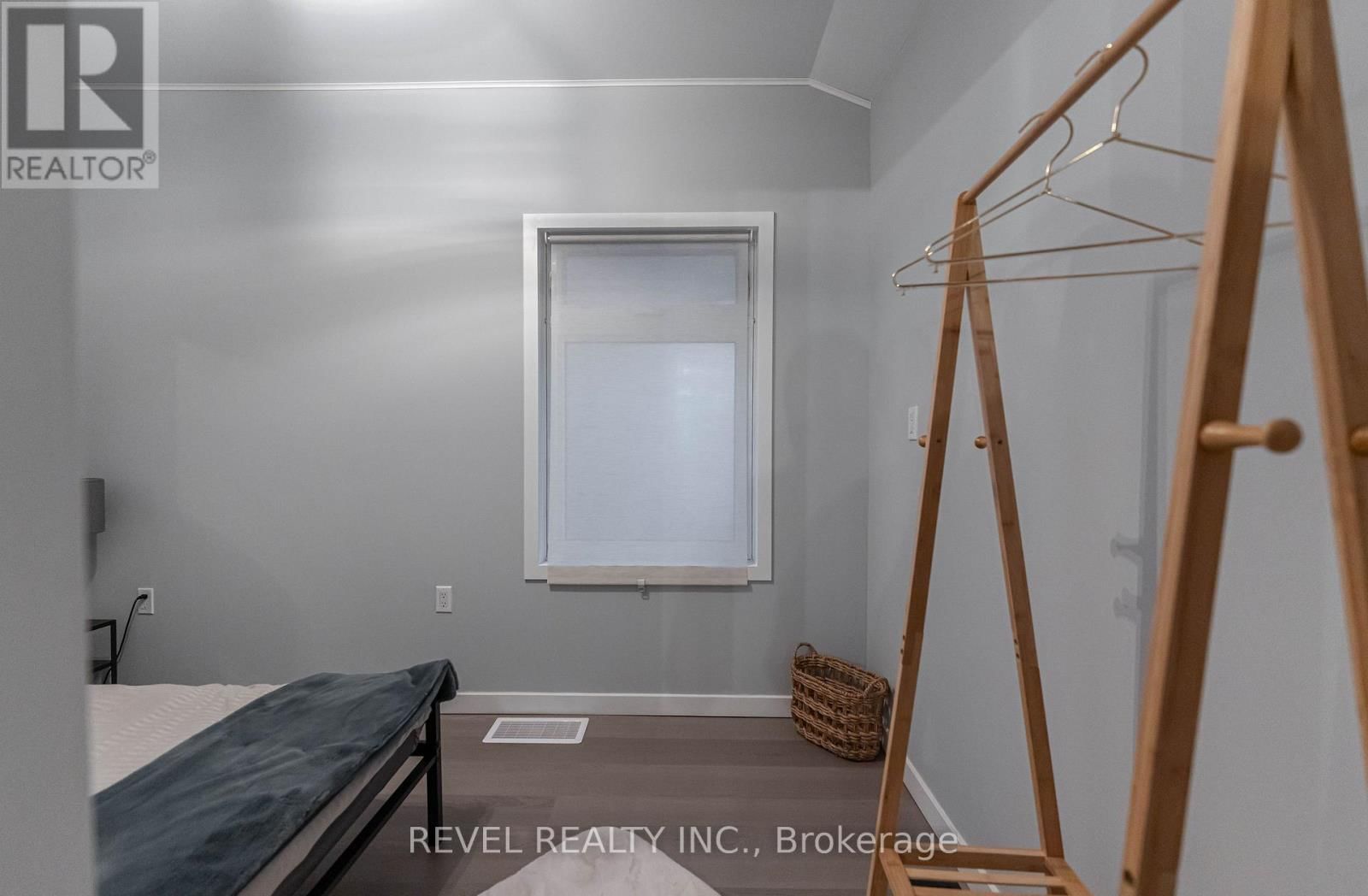 329 MAIN STREET WEST Image 15