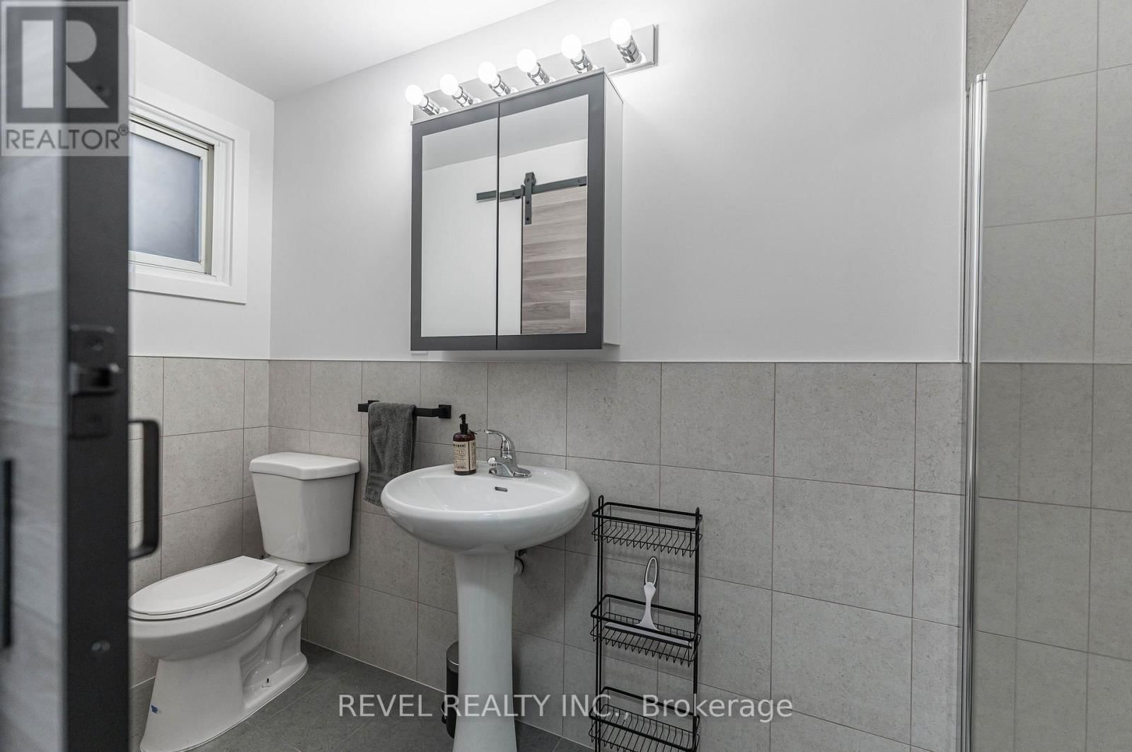 329 MAIN STREET WEST Image 17