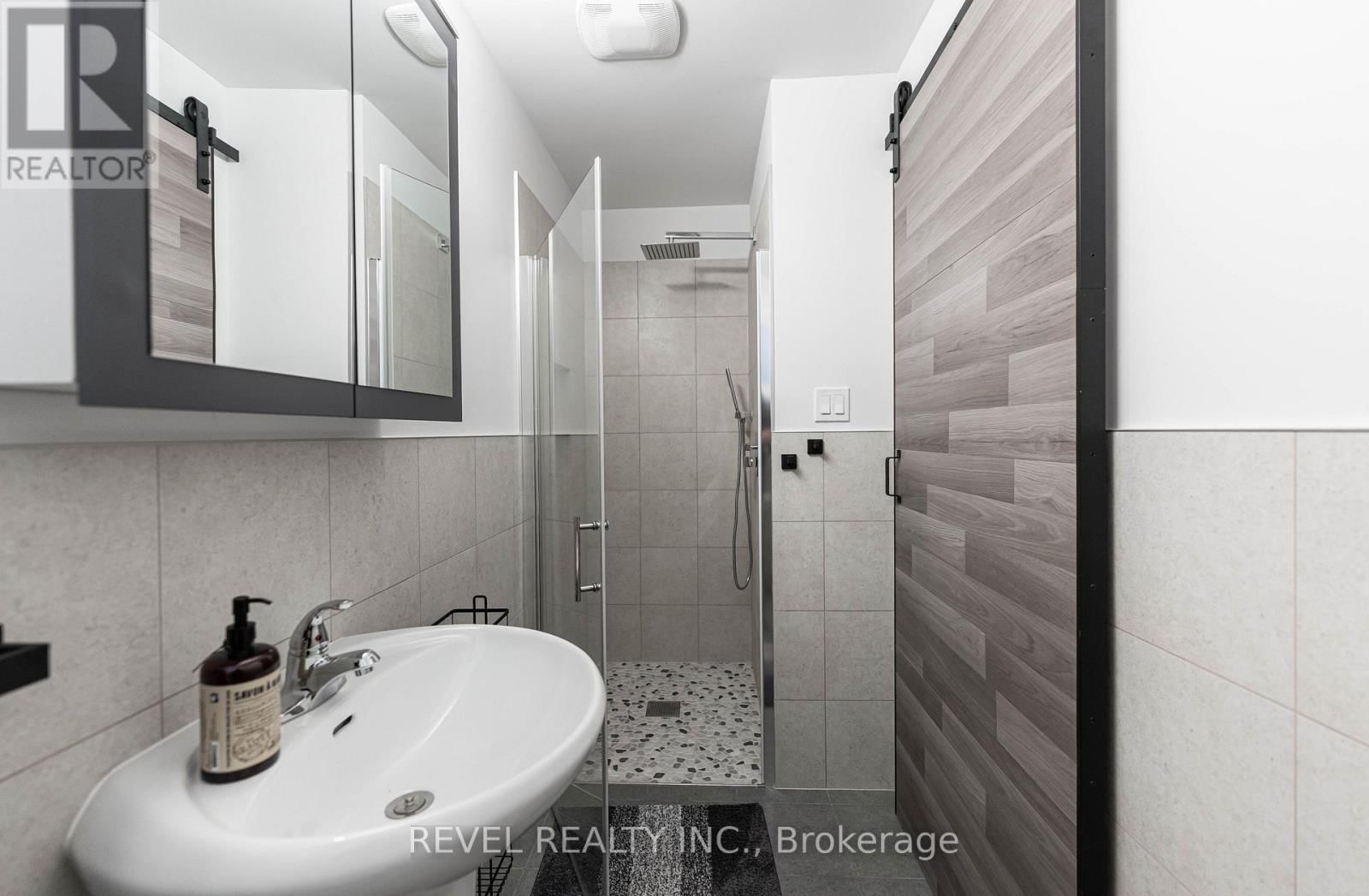 329 MAIN STREET WEST Image 18