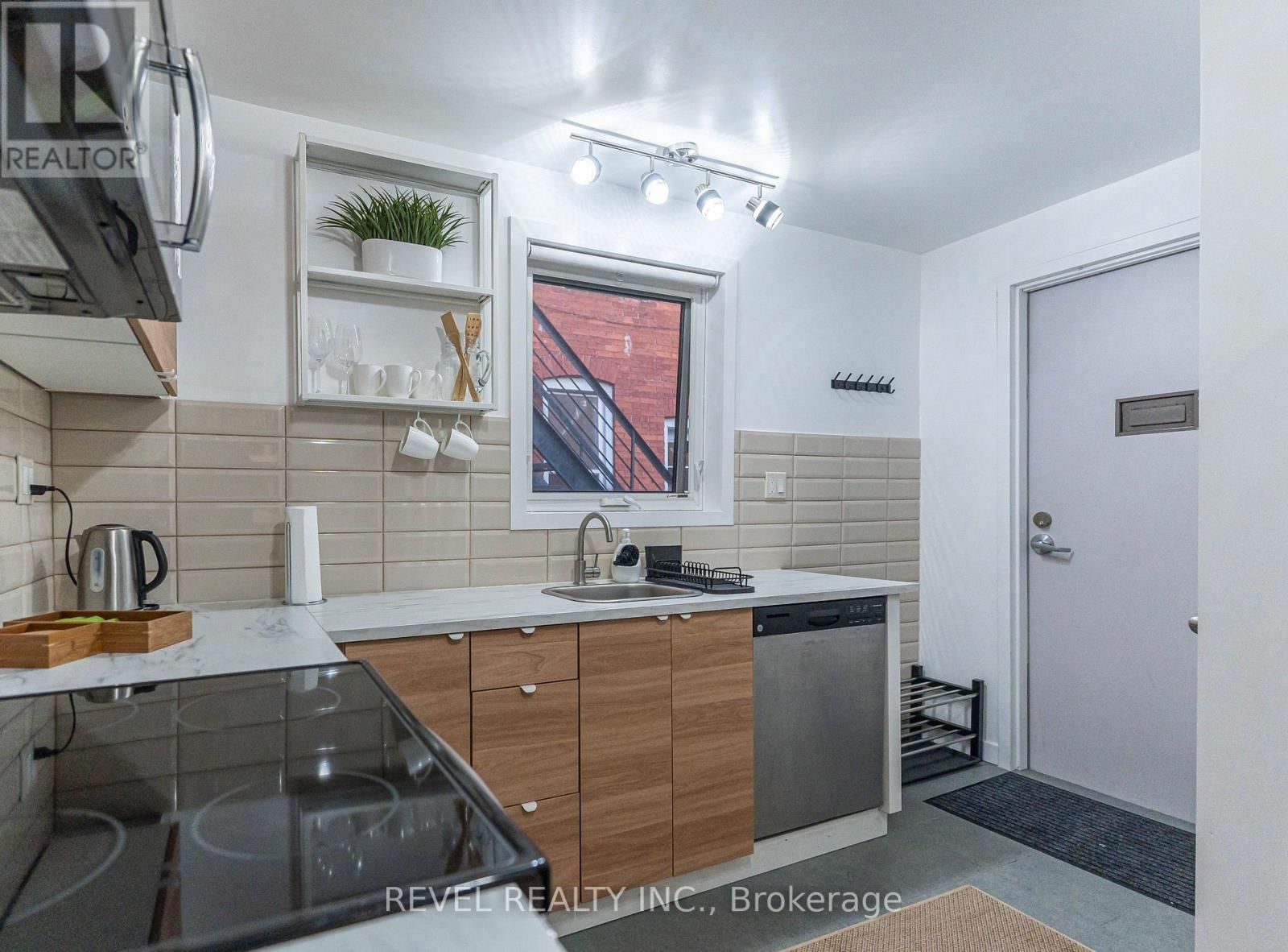 329 MAIN STREET WEST Image 20