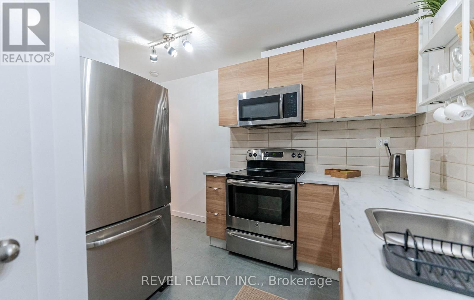 329 MAIN STREET WEST Image 22