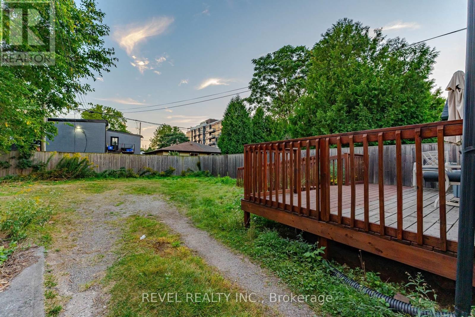 329 MAIN STREET WEST Image 25