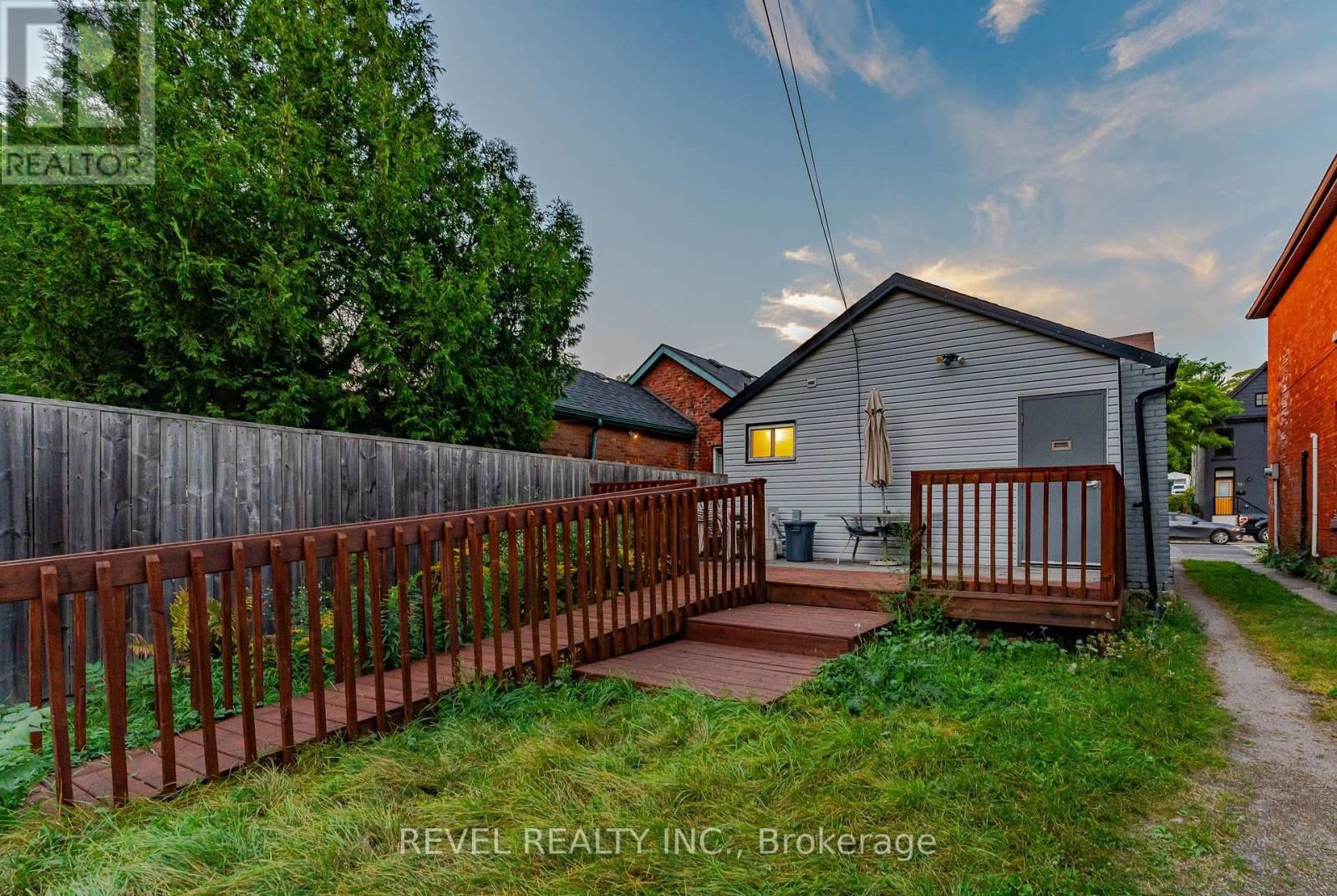 329 MAIN STREET WEST Image 27