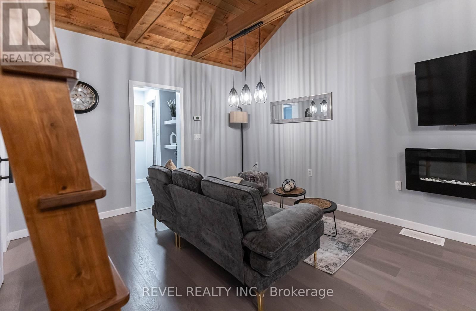 329 MAIN STREET WEST Image 6