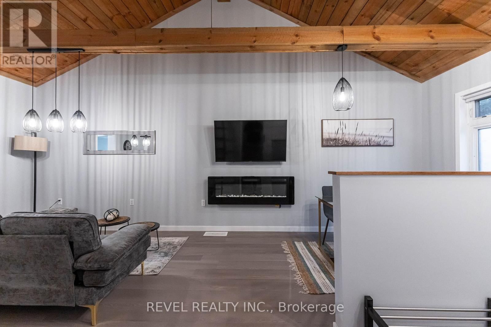 329 MAIN STREET WEST Image 8