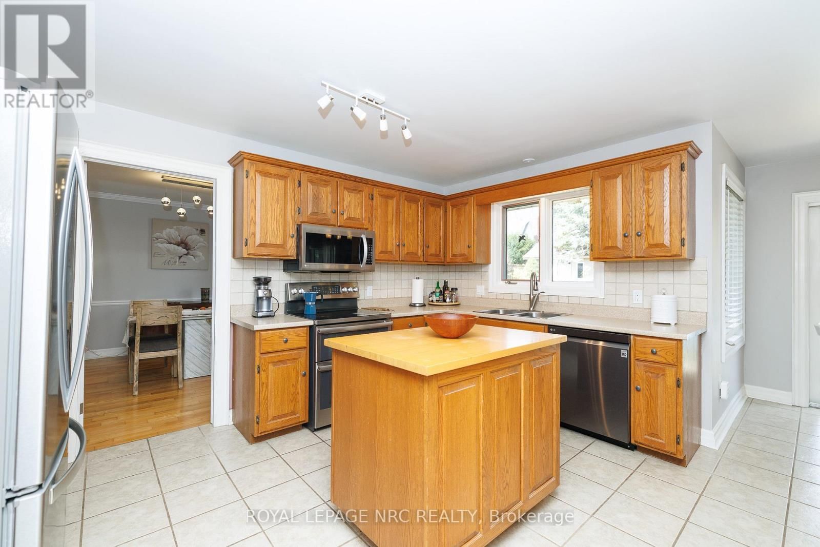 9 NURSERY LANE Image 16