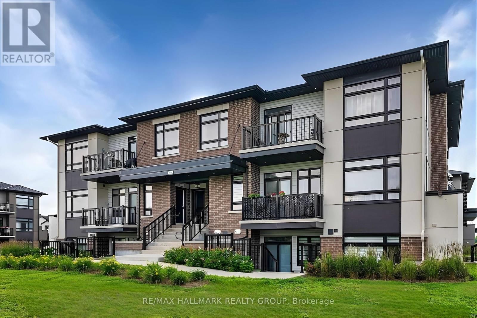 i - 300 TULUM CRESCENT Image 1