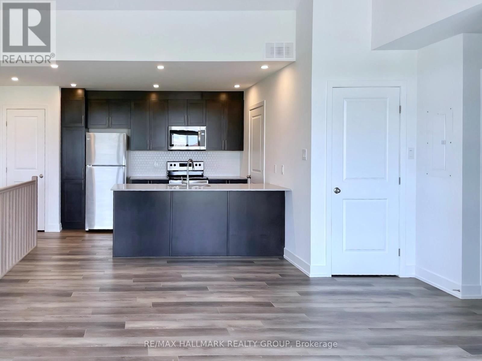 i - 300 TULUM CRESCENT Image 11