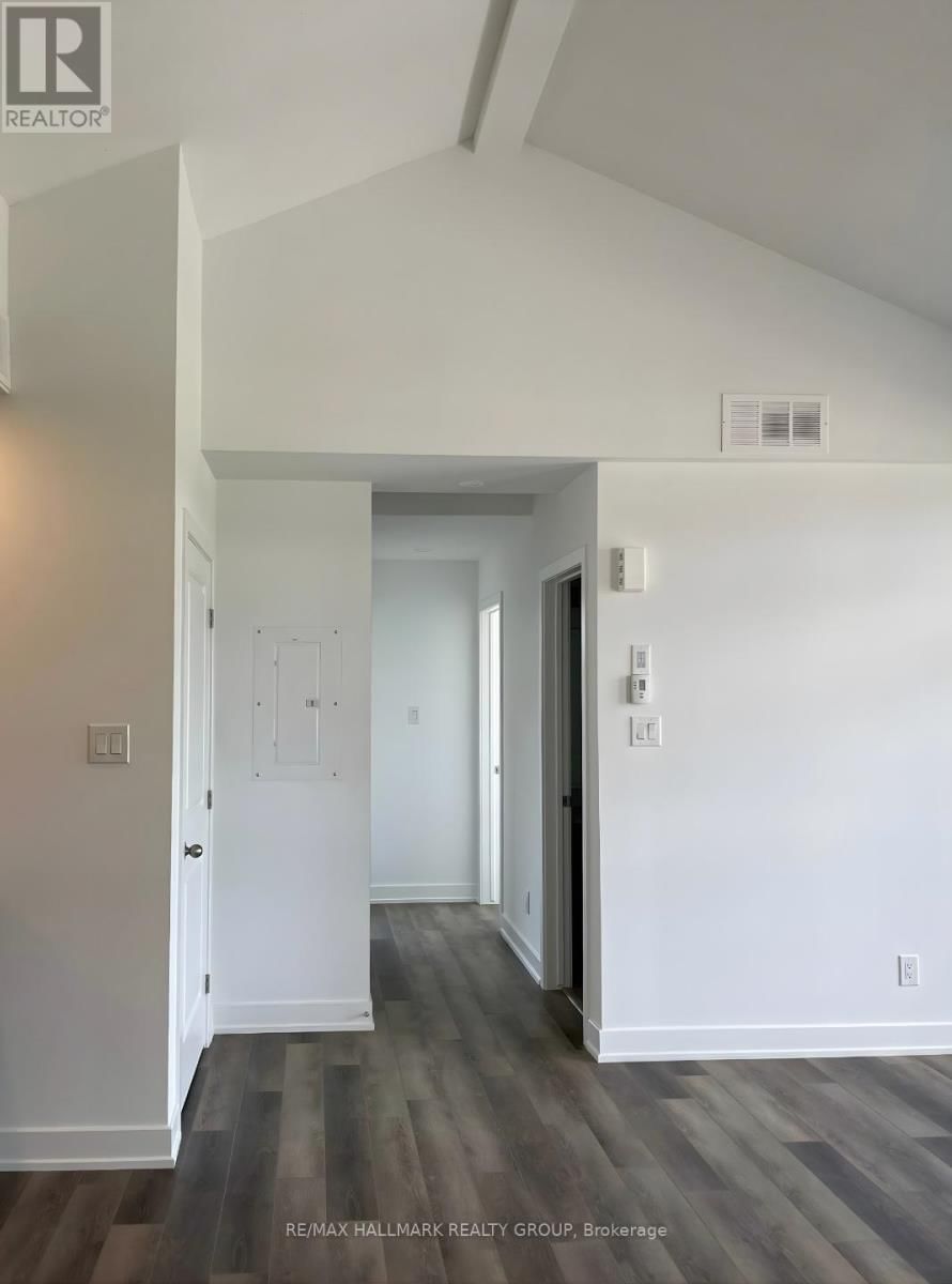 i - 300 TULUM CRESCENT Image 13