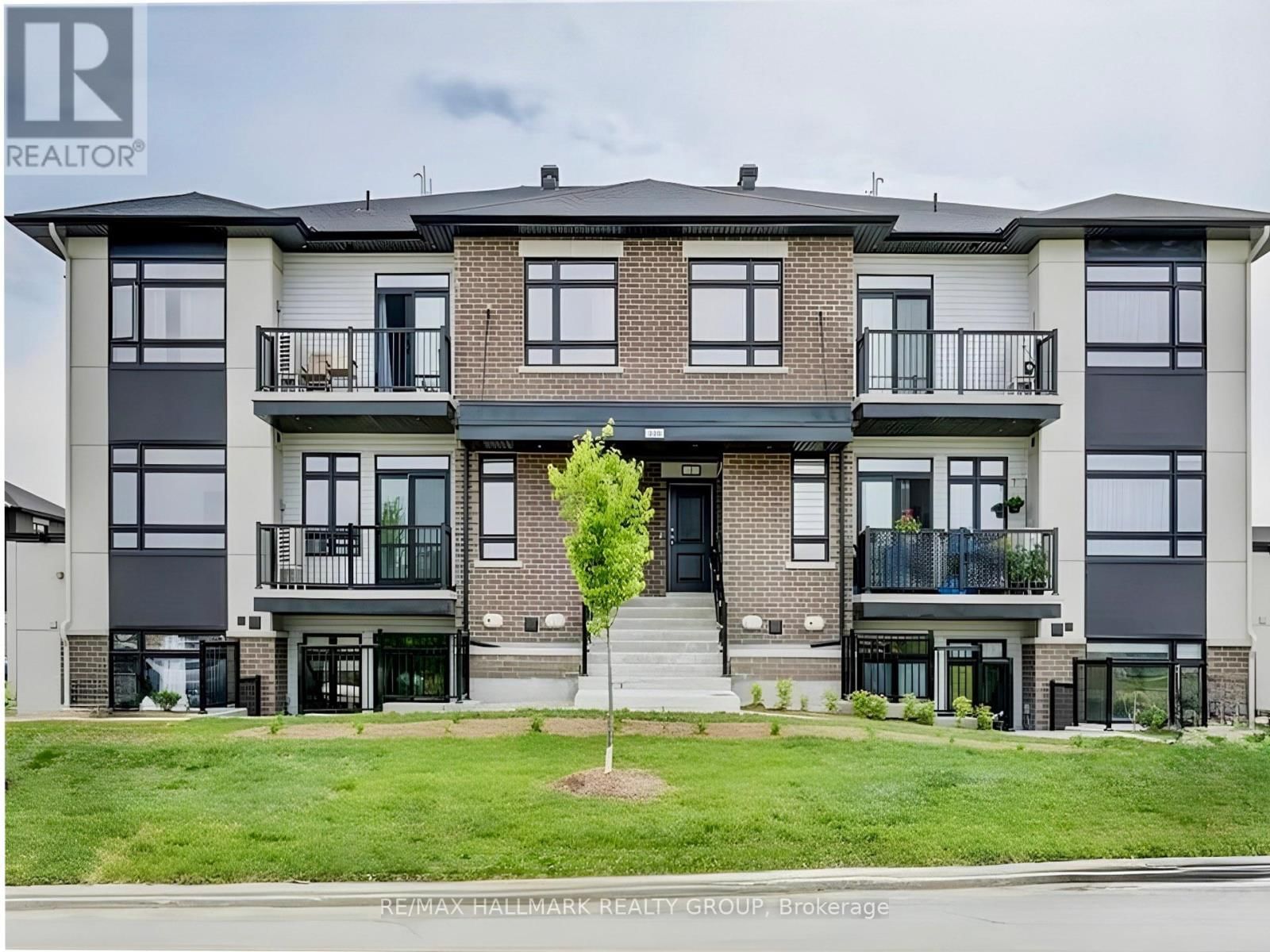 i - 300 TULUM CRESCENT Image 2