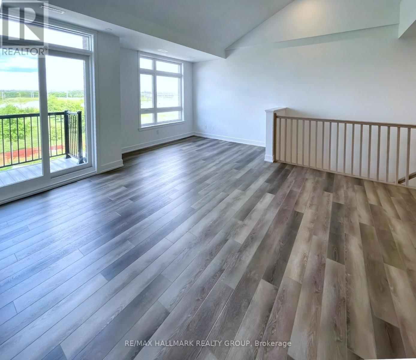 i - 300 TULUM CRESCENT Image 4