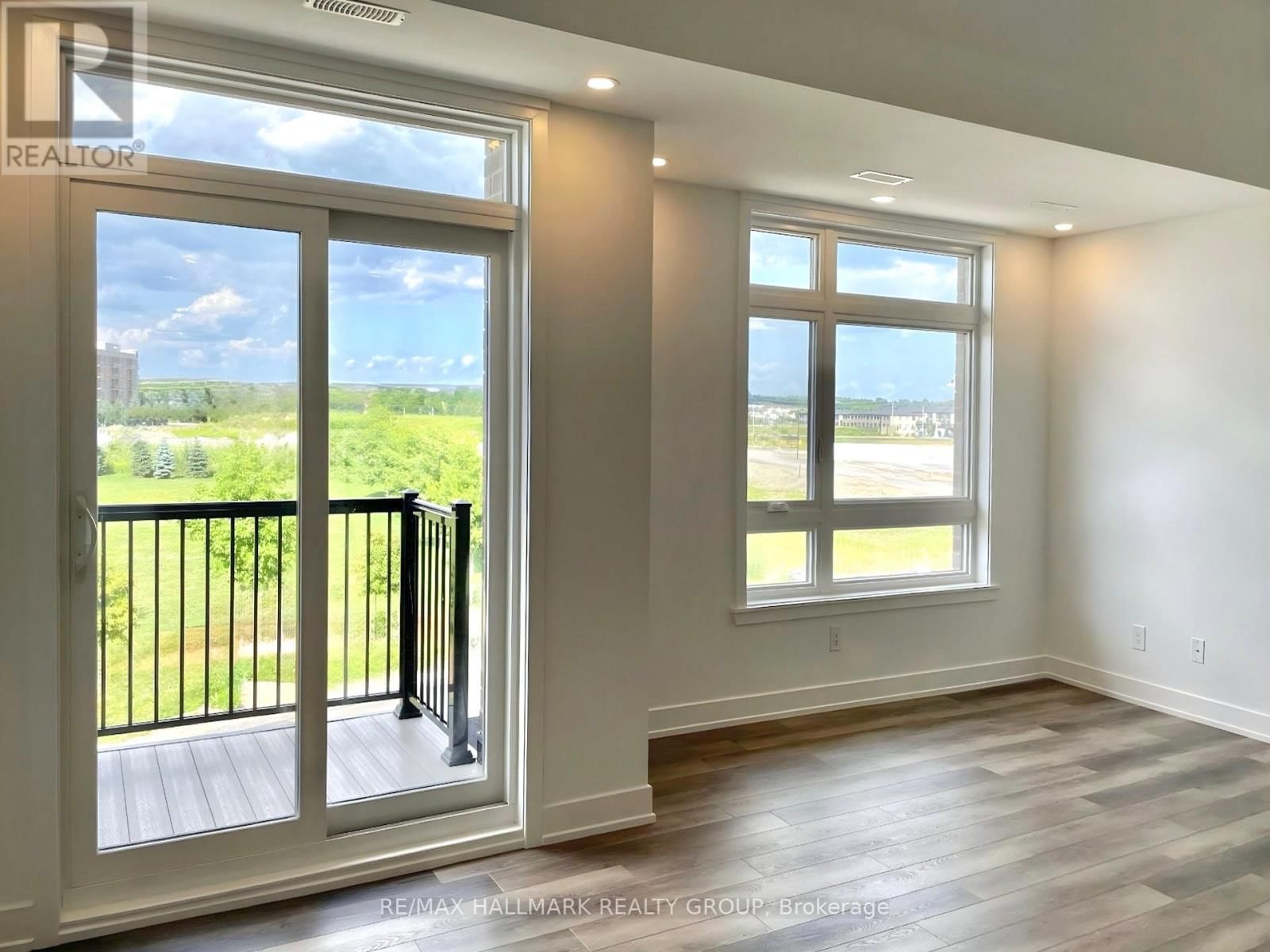 i - 300 TULUM CRESCENT Image 8